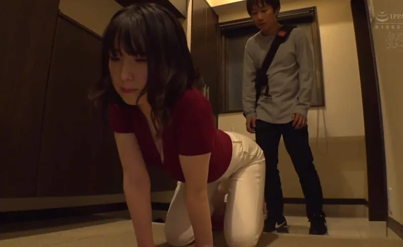 Cô gái nhà kế bên thiếu thốn và cậu học sinh trúng số cạnh bên