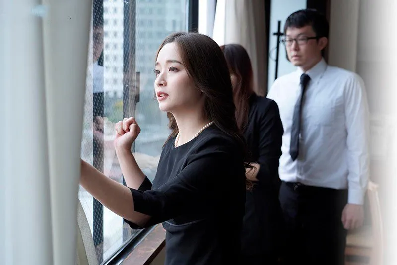 ông chồng mất 3 năm, má kế trẻ tìm đến con gã chồng giải tỏa thiếu thốn