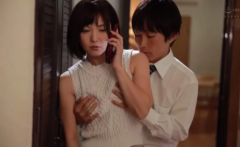 ông chồng đi đánh golf, người vợ ở nhà dẫn trai trẻ về nện cho sướng