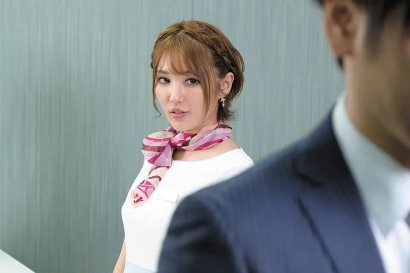 Cô lễ tân cuốn hút sếp: “cấp trên ơi em nắc em có khoái hơn vợ yêu anh ?”