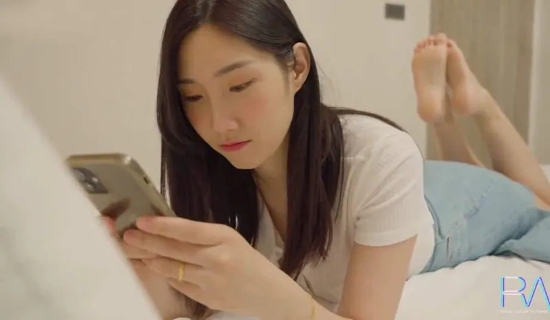 Xinh đẹp nhưng vẫn bị chồng ngoại tình, cô vợ buồn tình cho anh giao hàng nắc luôn