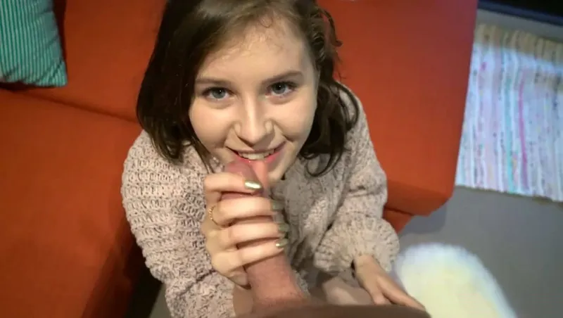 Bắn tinh ngập chiếc bím hồng của người yêu dễ thương