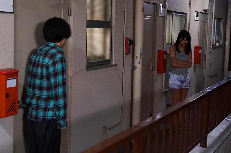 Bí mật lén lút với em hotgirl cạnh nhà cãi nhau bị chồng đuổi ra cửa