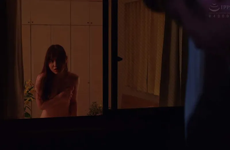 Em hotgirl cạnh nhà anh xã gã chồng nhà kề bên thường xuyên thay đồ ở ngay cửa sổ