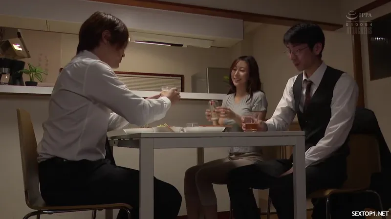 đến nhà quản lý ở nhờ, hiếp dâm luôn cô vợ sếp