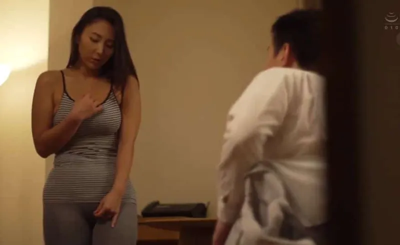 ông chồng dẫn quản lý cũ về nhà mà không biết là tình cũ của vợ