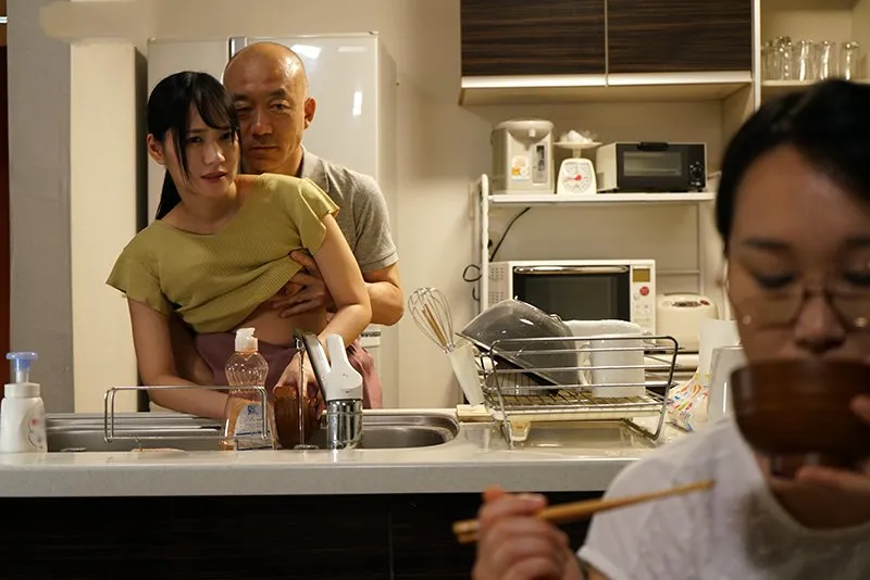 Gã chồng đụ con gái riêng của cô vợ khi biết cô vợ không thể sinh con cho mình