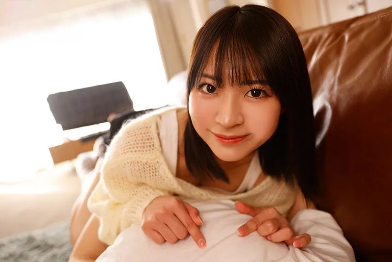 Chị gái lần đầu có anh bồ còn nhiều ngỡ ngàng nên mượn cò thằng em tập trước