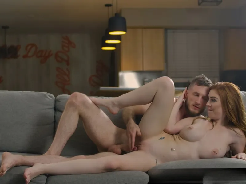 đang tăng ca mà tình nhân cứ dùng cô bé lôi kéo tôi doggy cùng em